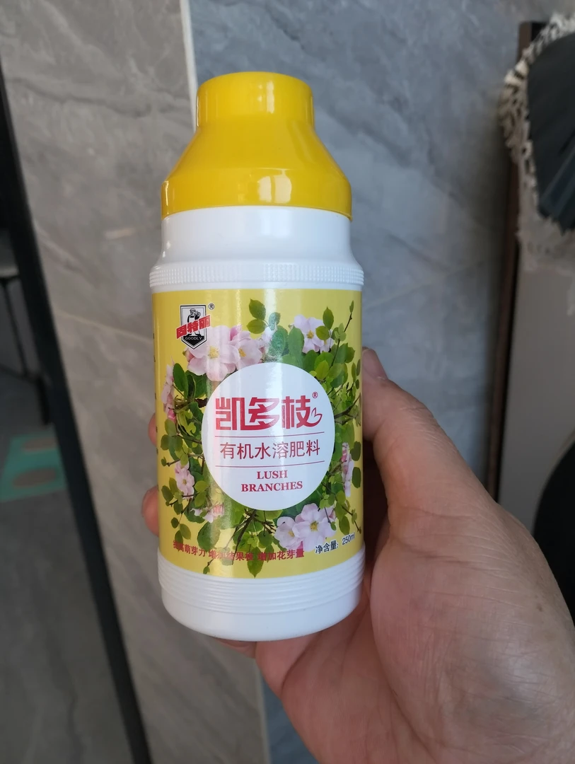 葡萄和果树增加结果枝,提高萌芽率,一瓶一亩地,在萌芽前喷施枝条