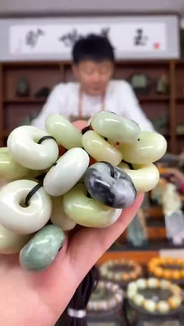 【闪购商品】蛇纹石玉吊坠未镶嵌多样式发货随机发一