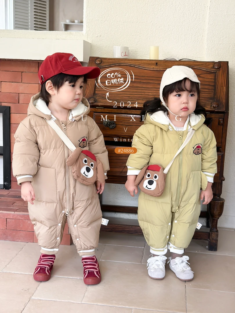 婴儿宝宝连体衣外出服新生儿婴幼儿卡通狗挎包白鸭绒羽绒服4886