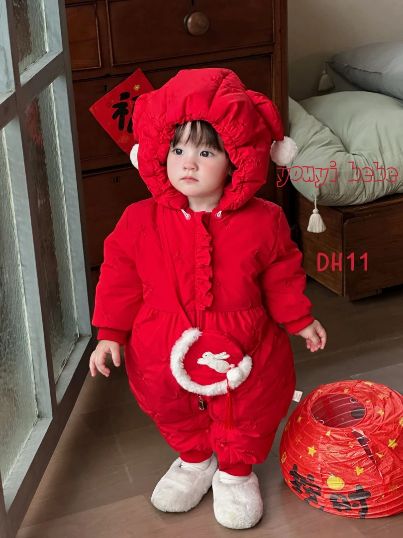 婴儿宝宝红色玉兔绣花包包满月百天周岁年服白鸭绒羽绒服2511