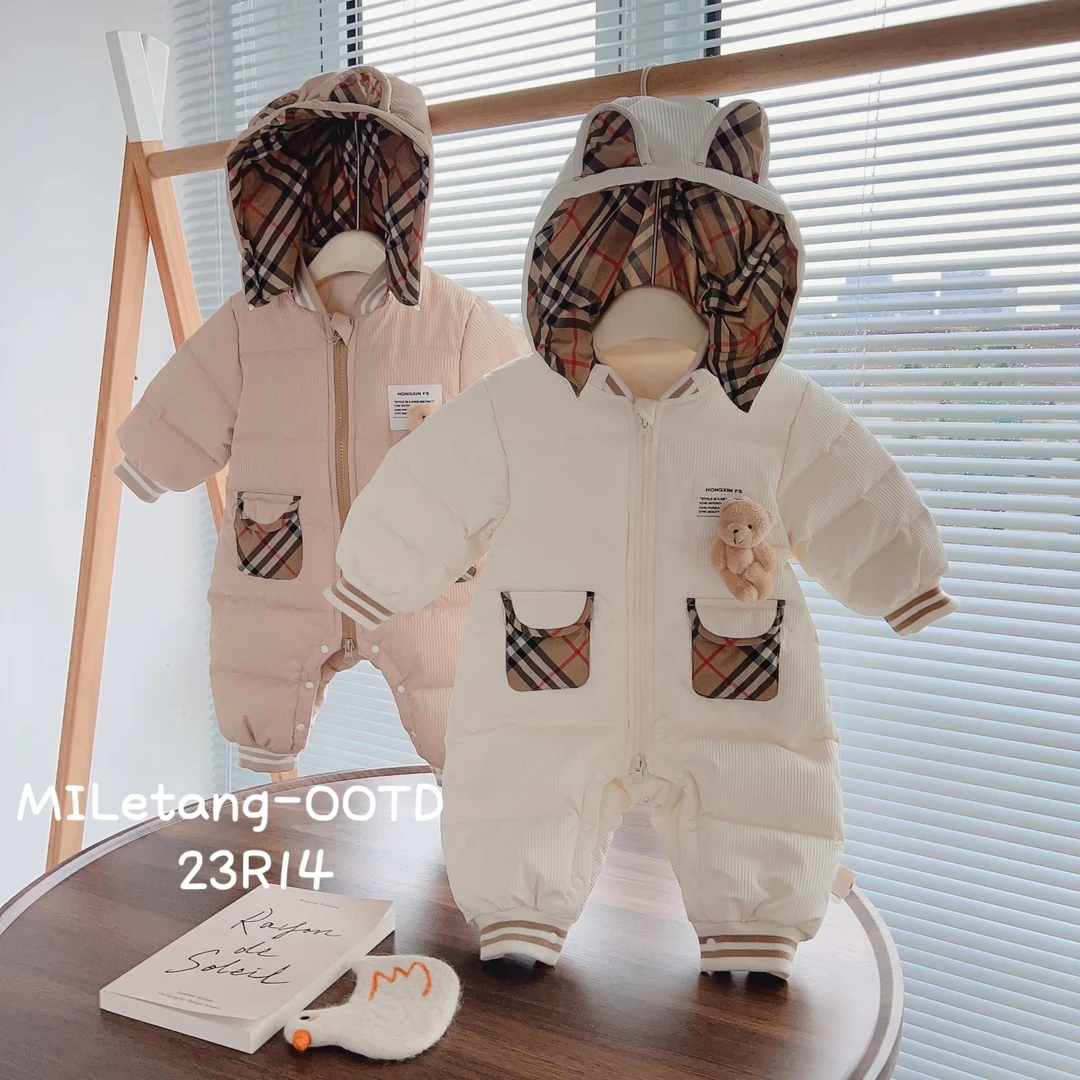 简洁款英伦风玩偶小熊羽绒哈衣2314
