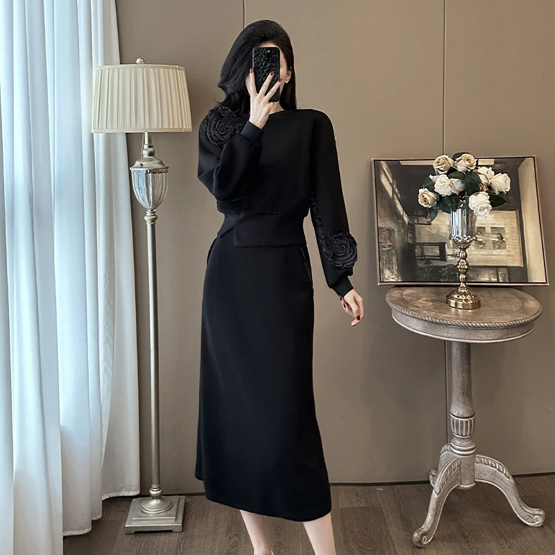 秋季收腰黑色感套装女秋冬2024新款宽松显瘦减龄炸街卫衣两件套
