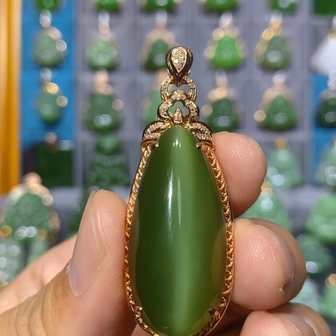 【闪购商品】和田玉吊坠(赠链)18K金镶嵌慕*空绿猫吊坠