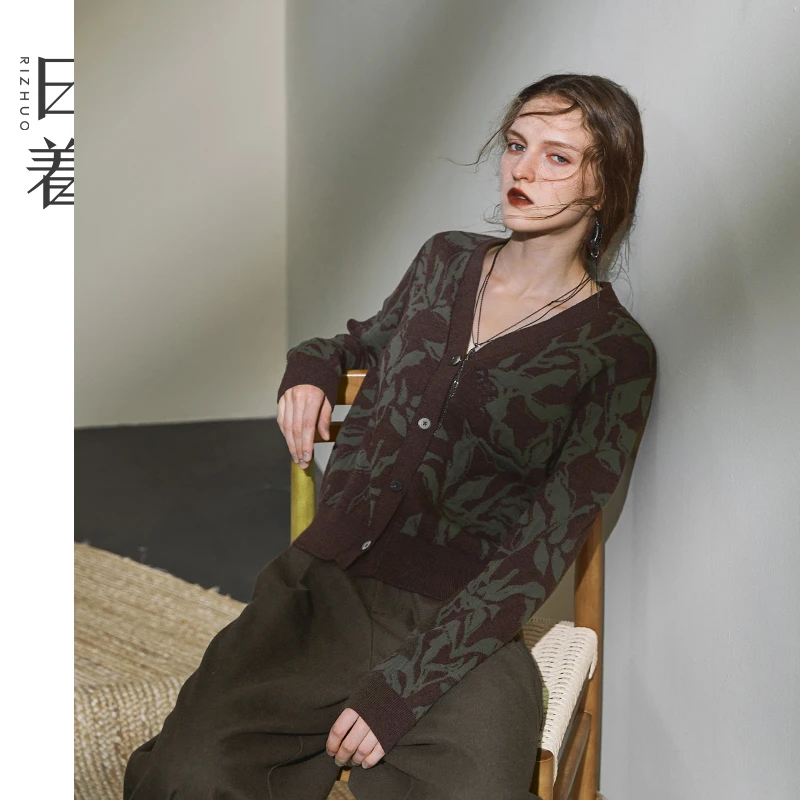 日着原创女装2025冬季新款树影空气层提花时尚针织开衫RB8489M0