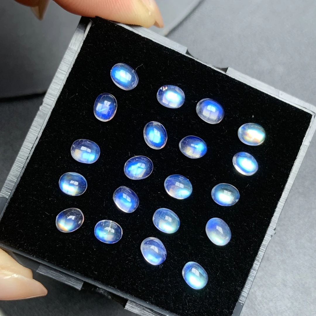 天然蓝月光石裸石 蛋面4x5mm1颗 可配耳钉 手链 戒指 坠 精美宝石