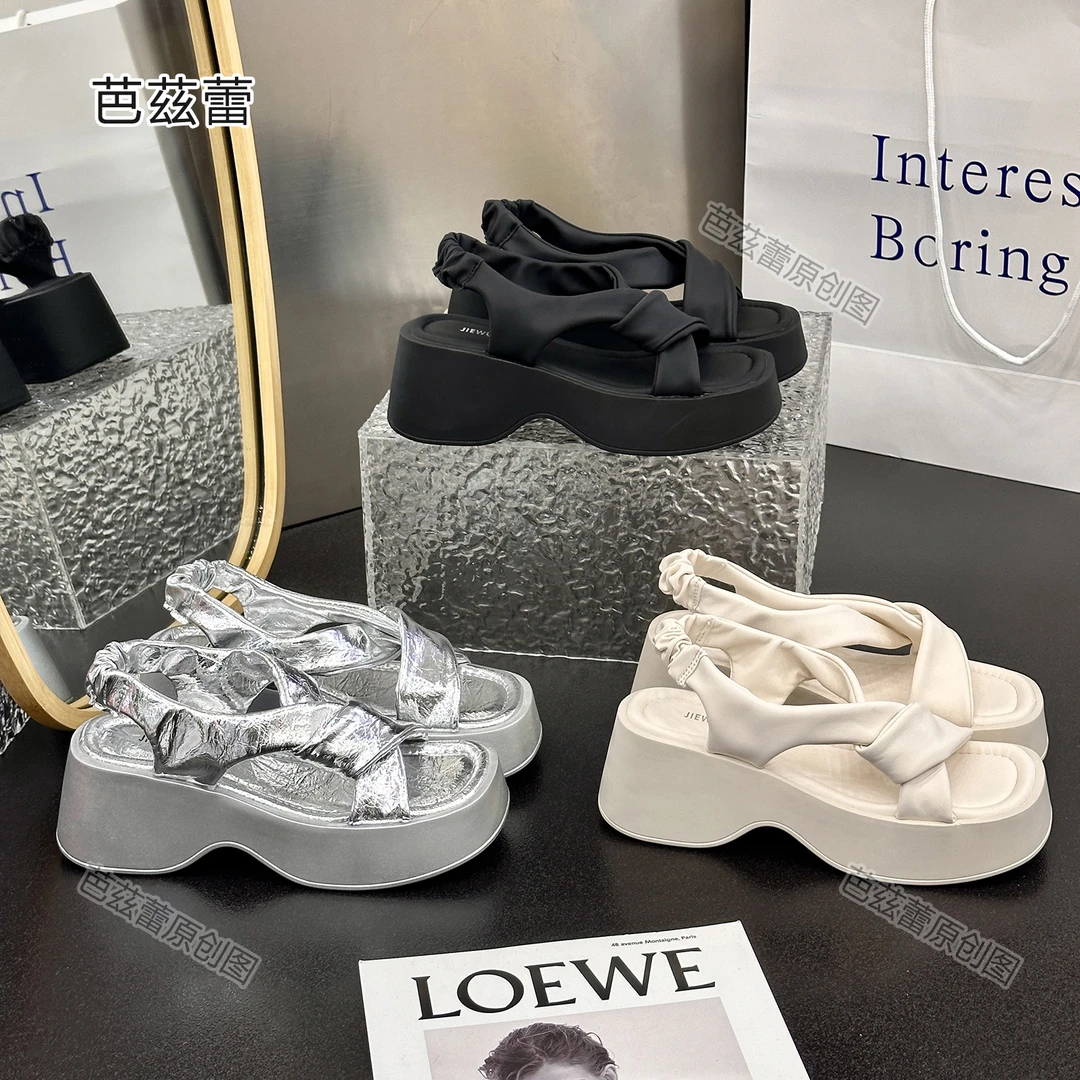 罗马时装凉鞋女夏季外穿2024新款厚底露趾舒适仙女风沙滩配裙子鞋