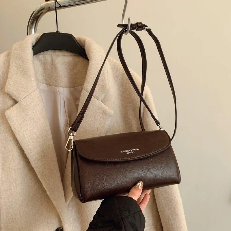 2024秋冬新款气质百搭斜挎包通勤洋气多隔层枕头包时尚单肩简约包