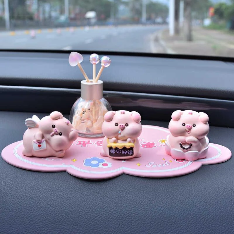 粉色小猪汽车内饰用品大全高档车载车子上装饰品摆件男女2024新款