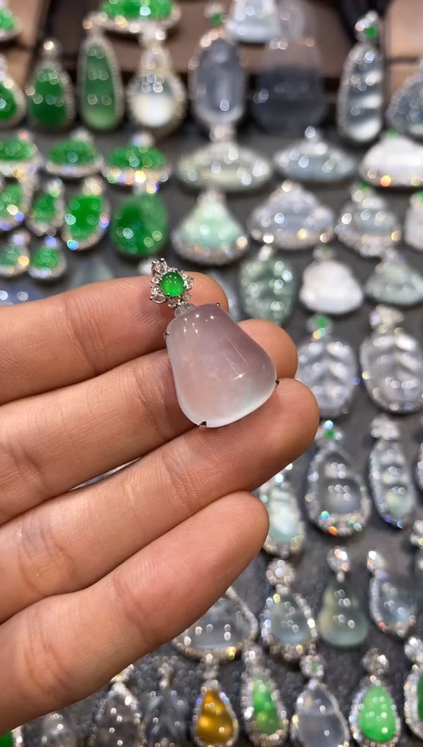 【闪购商品】翡翠吊坠(不含链)18K金镶嵌福瓜