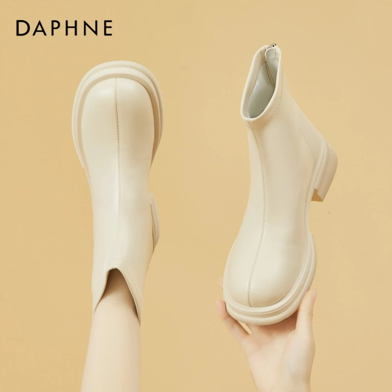 达芙妮白色短靴女靴子加绒秋冬英伦风马丁靴厚底瘦瘦靴圆头小踝靴