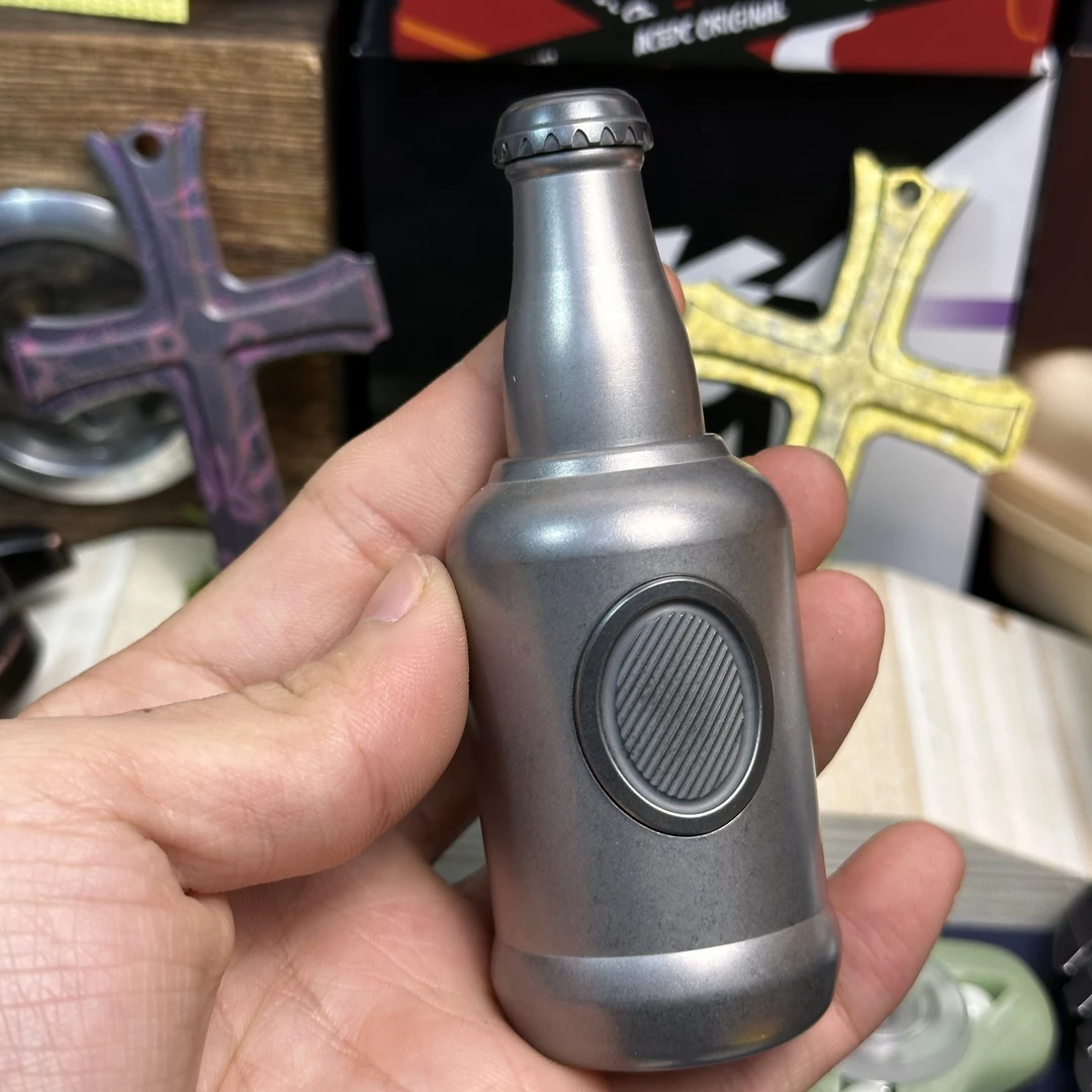 哈啤edc解压玩具不锈钢推牌按压弹射桌面玩具摆件啤酒瓶玩具