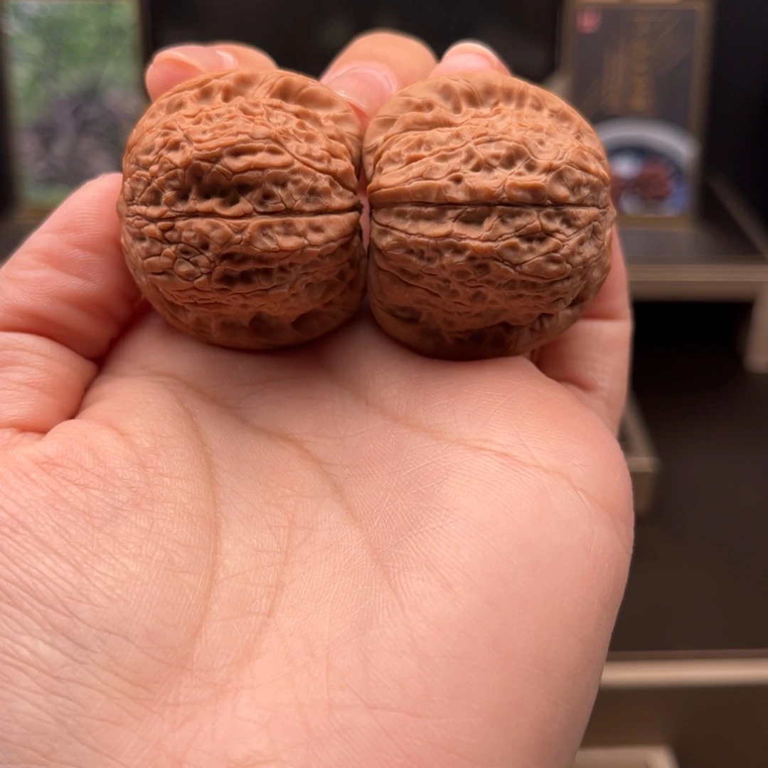 桃核把件野生原树血麒麟。36。微瑕