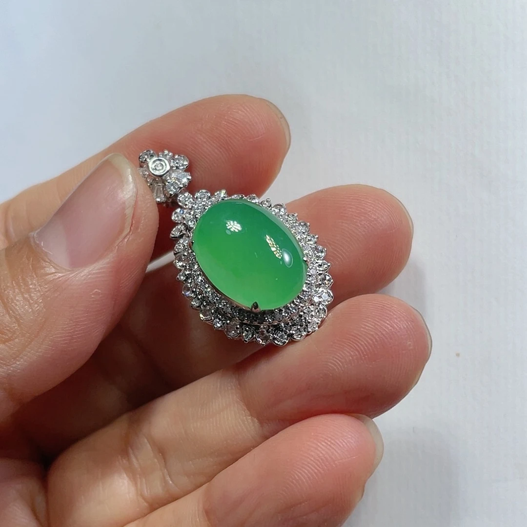 翡翠吊坠(不含链)18K金镶嵌绿蛋面吊坠