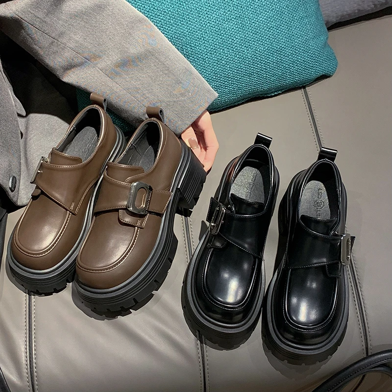 2024春季新款复古粗跟一字扣时尚玛丽珍单鞋女学院风小皮鞋百搭