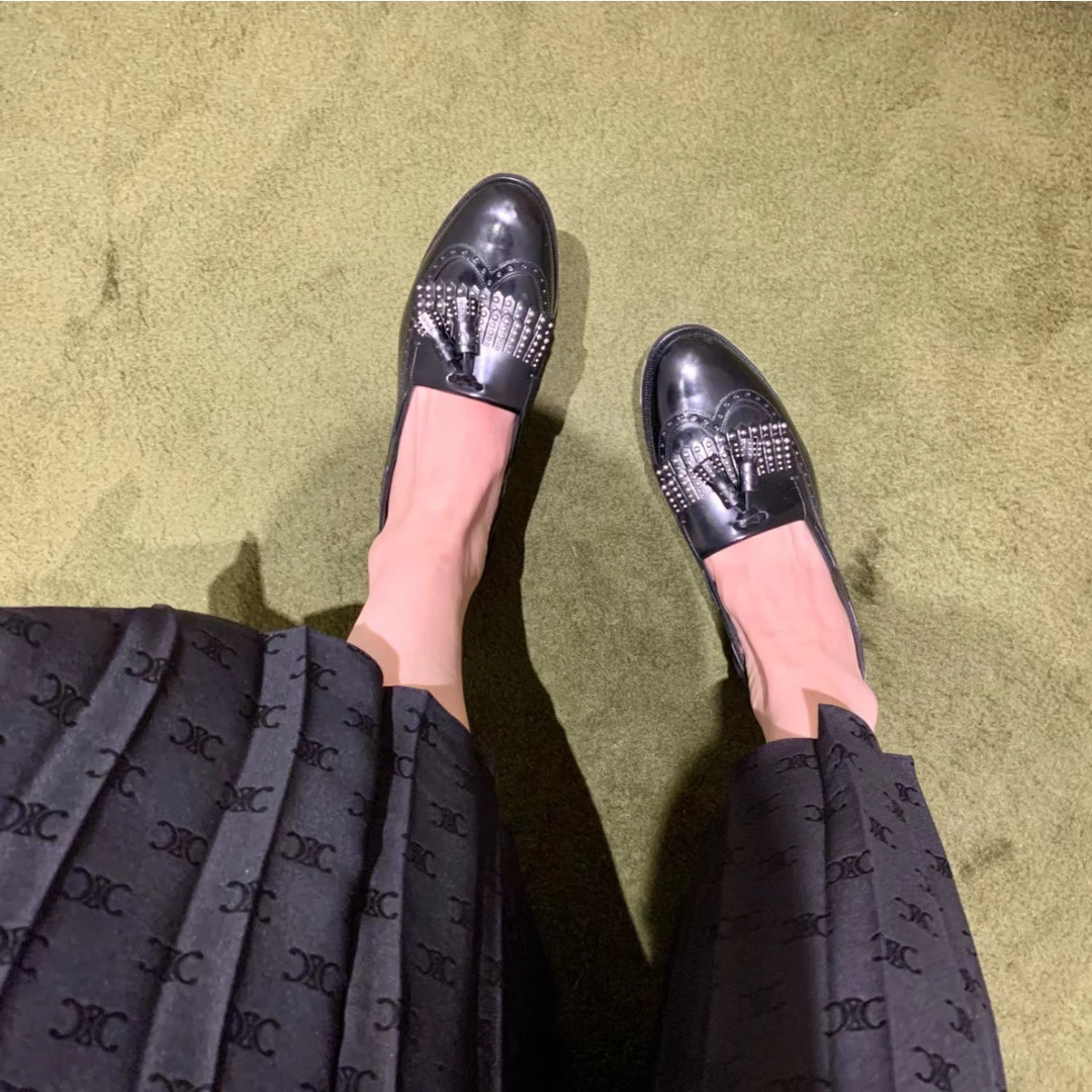 99新 Celine/思琳 铆钉流苏平底乐福鞋 37码