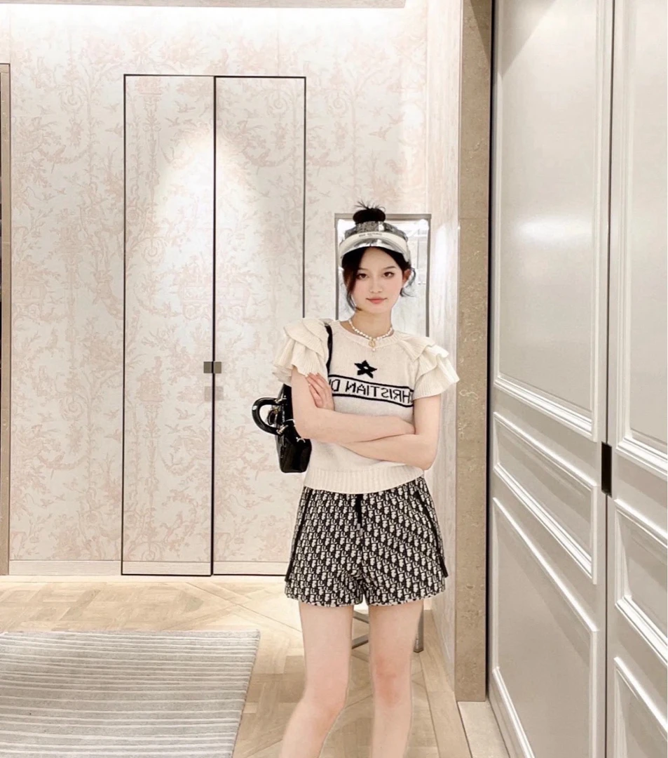99新迪奥/dior 23春夏荷叶边星星针织短袖 34码专柜价18000 00507