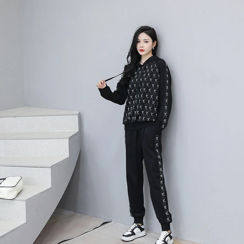 时尚套装洋气时髦女高档欧货潮流胖妹妹显瘦显年轻重工烫钻二件套