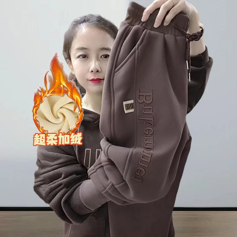 2024冬季加绒加厚运动休闲哈伦裤女时尚拼接贴标刺绣显瘦束脚卫裤