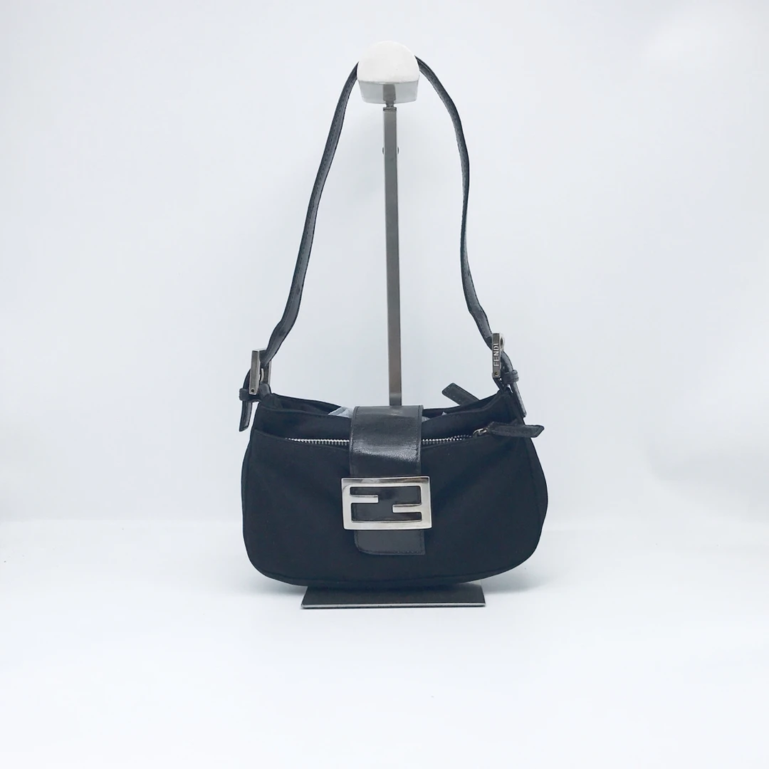 95新 FENDI/芬迪 洋诚二手 芬迪黑色腋下包 95新 公价13700