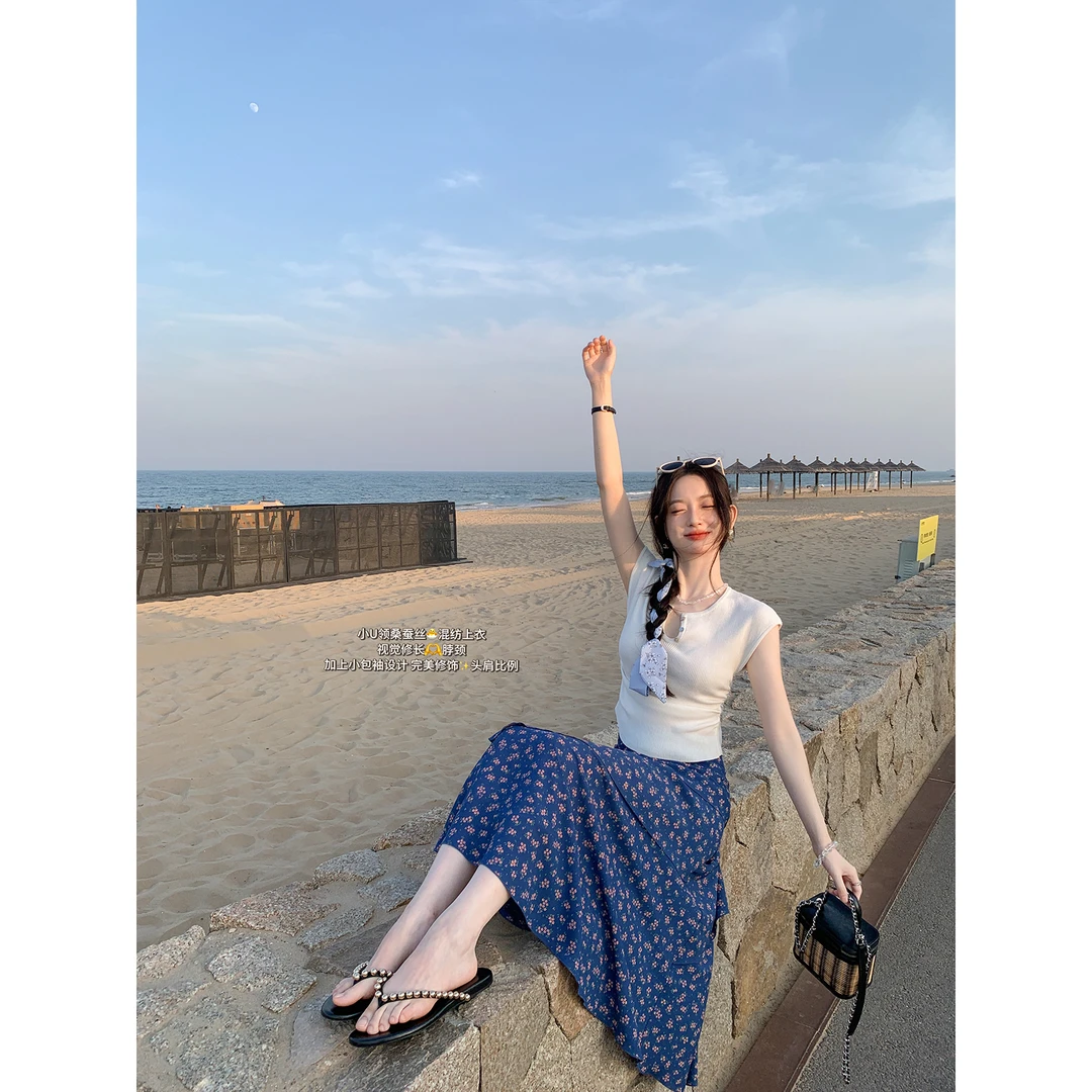 花栗鼠小姐 甜夏香氛单拍 浪漫艺术气息~抽皱T/不规则半裙