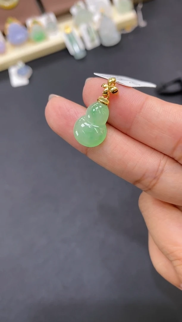 【闪购商品】翡翠颈饰18K金镶嵌葫芦