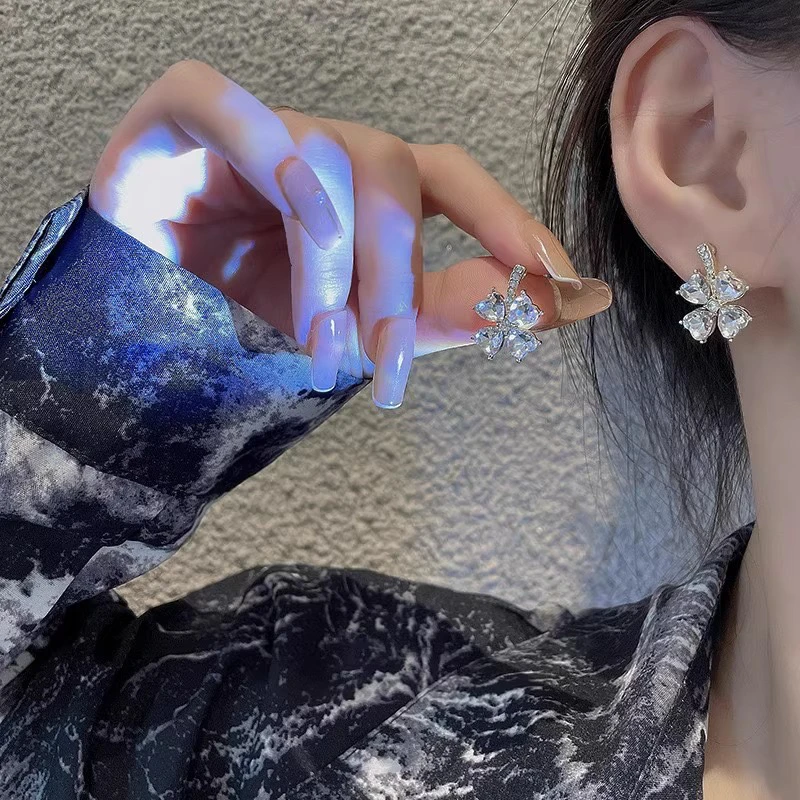 铜合金耳饰 92号四叶精致轻奢幸运草耳环设计耳钉气质高级感ins