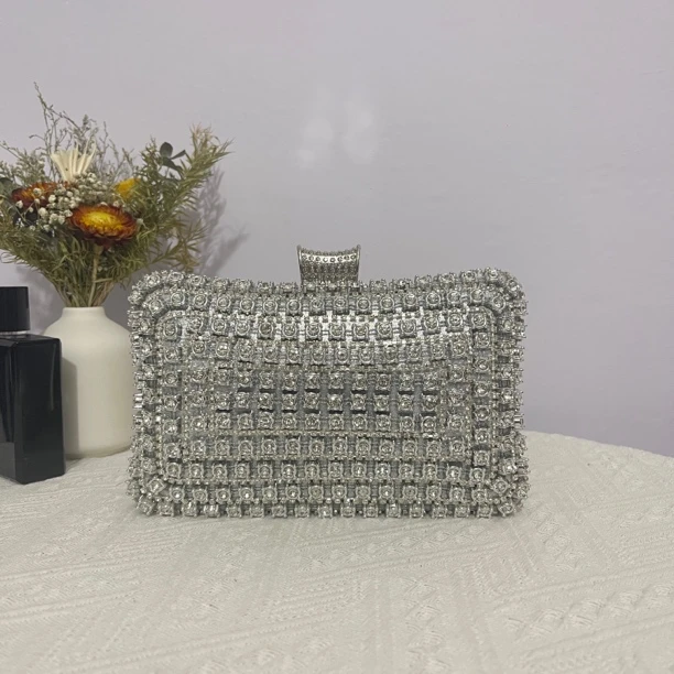 YK新款高端满钻闪亮包包镶钻手拿包晚宴包婚宴包包包小方包女包