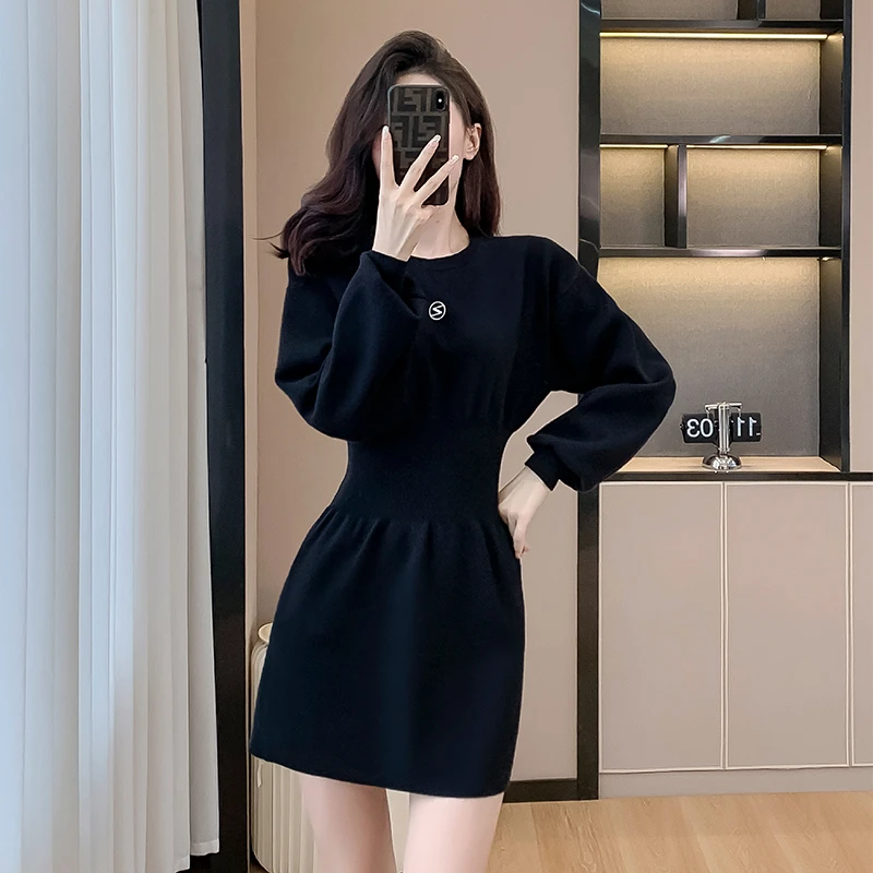别致小黑裙内搭针织连衣裙女秋冬小个子收腰显瘦刺绣打底毛衣短裙