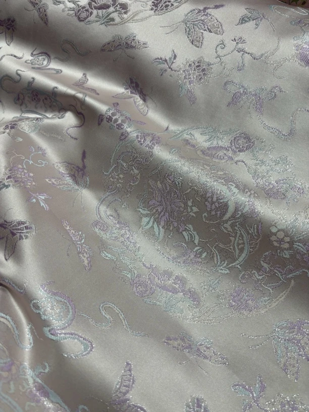 新紫色福蝶团纹 时尚国风时尚服装面料