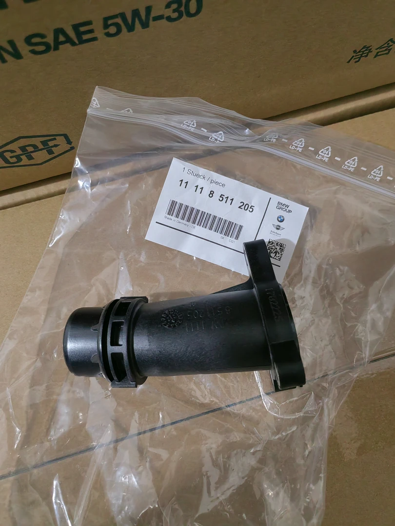 宝马B48发动机缸体水管接头