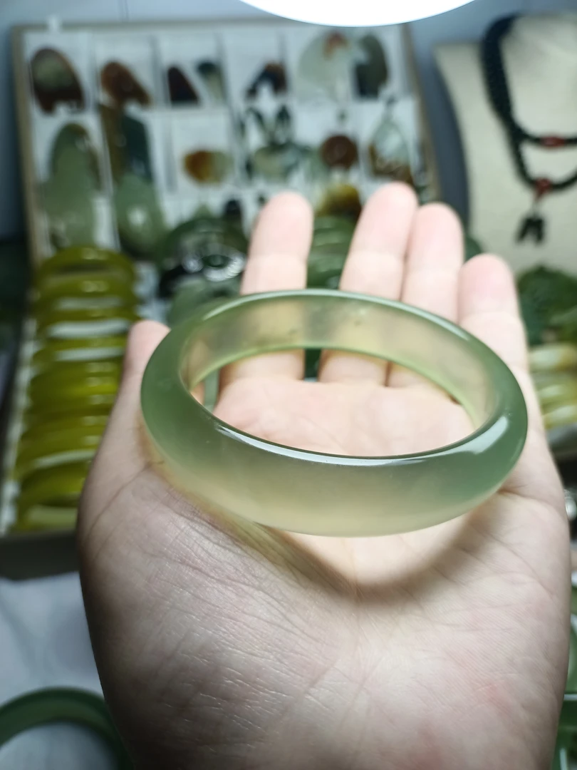 天然岫玉冰透手镯