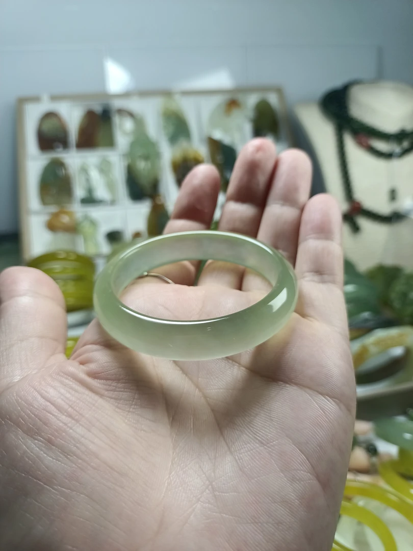 天然岫玉冰透手镯