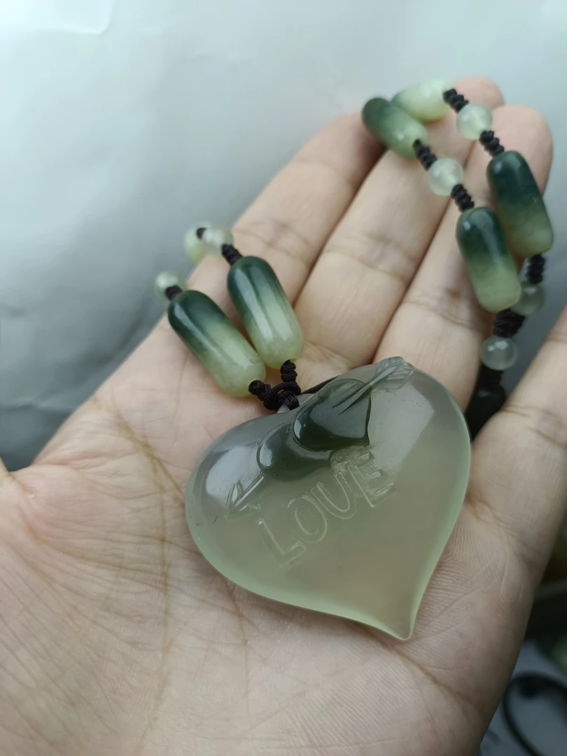 天然俏色花玉挂件