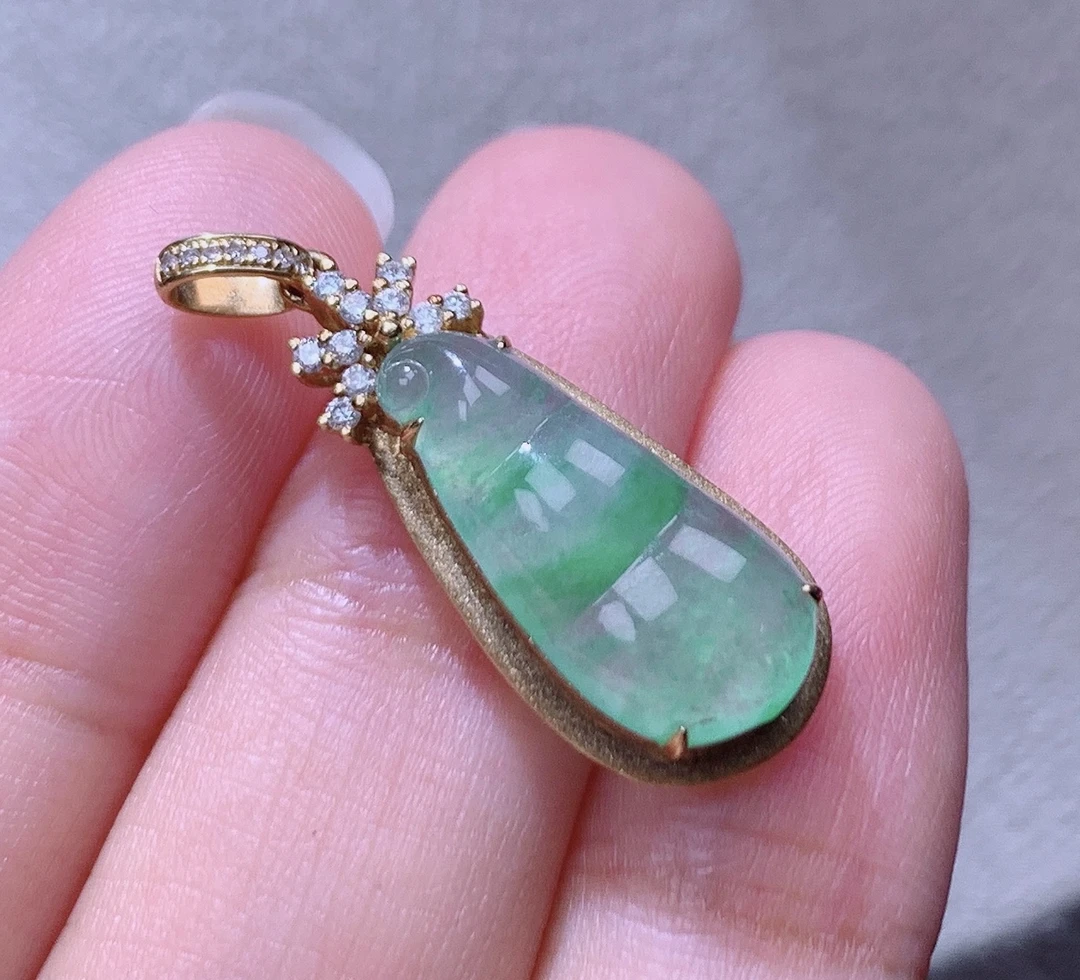 缅甸翡翠A货老坑18k冰飘阳绿花福豆四季豆连中三元29.2*10.8*6.5