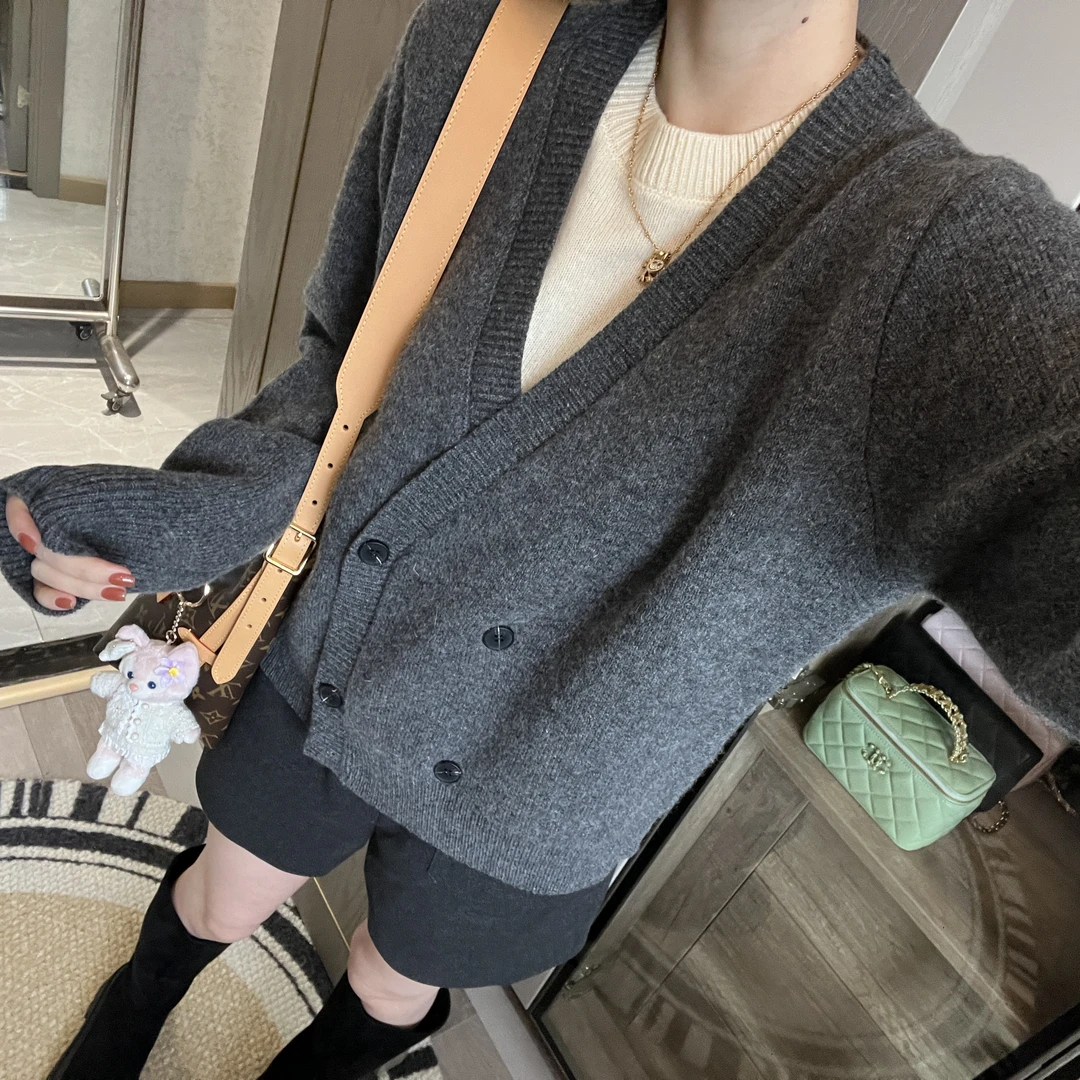 静静哈尼 【假两件撞色毛衣】100绵羊毛假两件套头圆领毛衣M82437