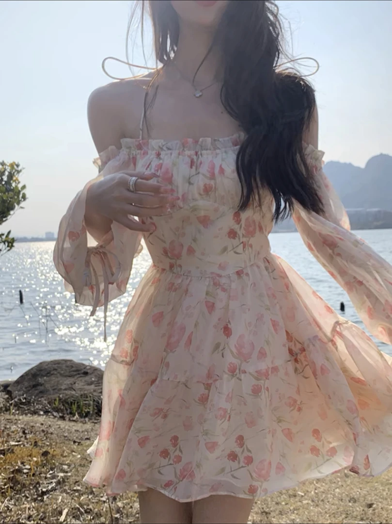 大码一字肩碎花雪纺连衣裙收腰显瘦女装新款长袖泡泡袖仙女裙短裙