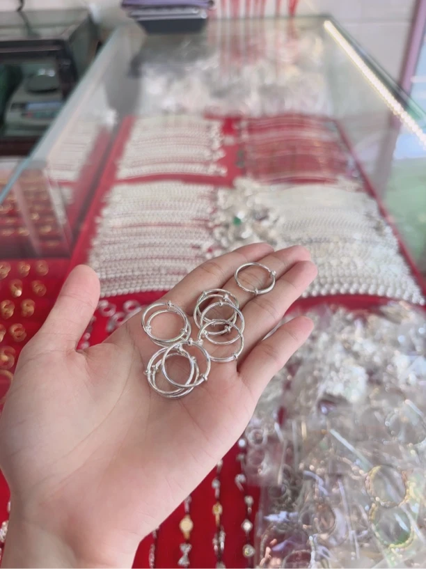 足银戒指 足银戒指 可调节 大小合适 时尚简约百搭圈圈银色