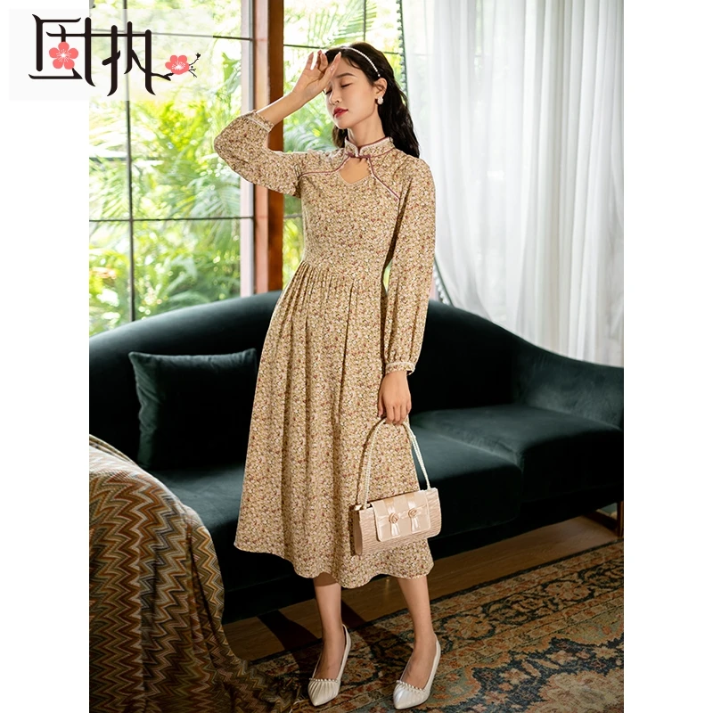 固执秋季新款复古碎花长袖立领中长款雪纺连衣裙51013LQ06797气质