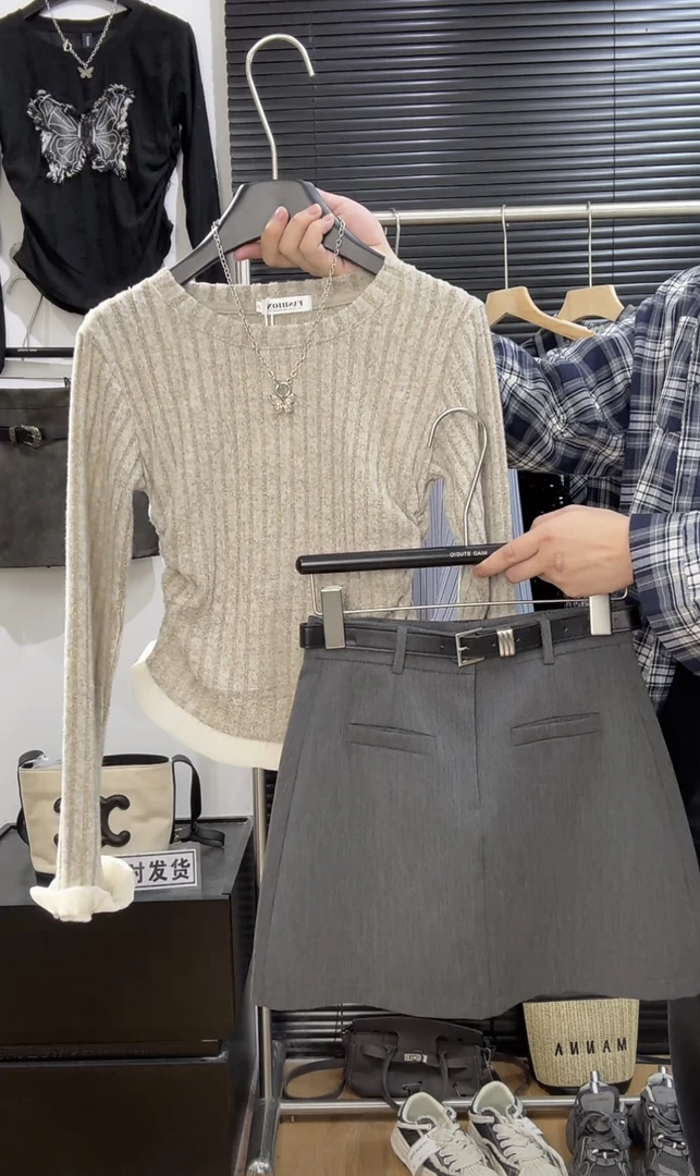 荷叶边圆领磨毛修身褶皱上衣设计感秋季女装新款百搭显瘦短款T恤