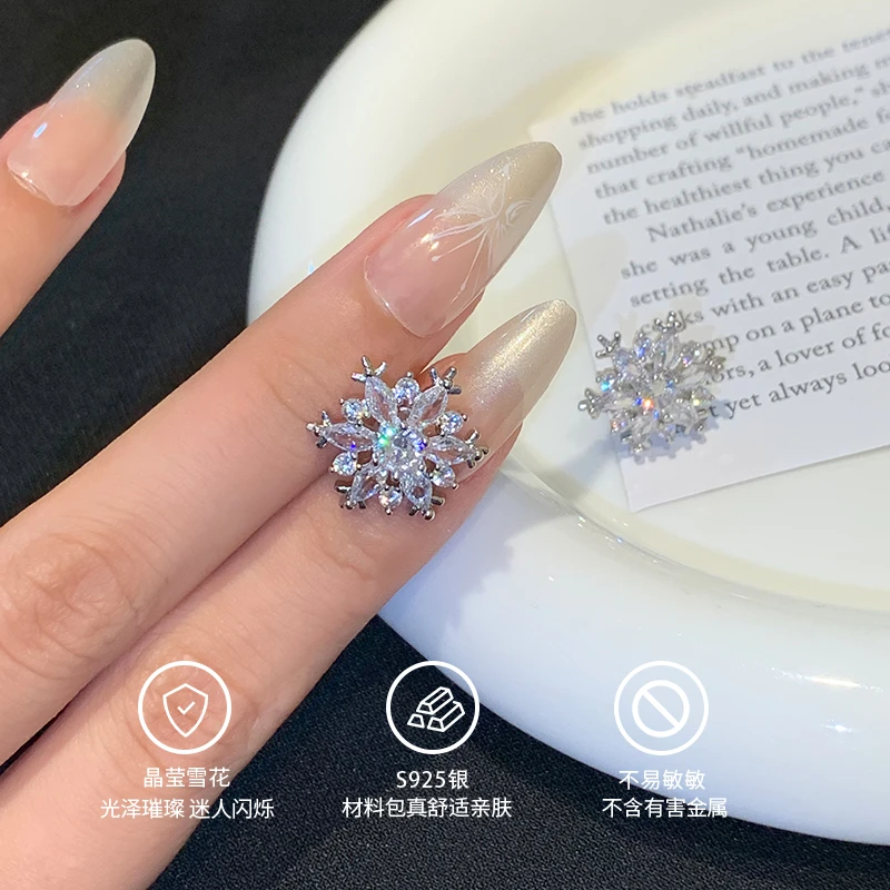 925银合成锆石耳饰 雪花耳钉气质轻奢精致耳环简约晶莹百搭女耳饰