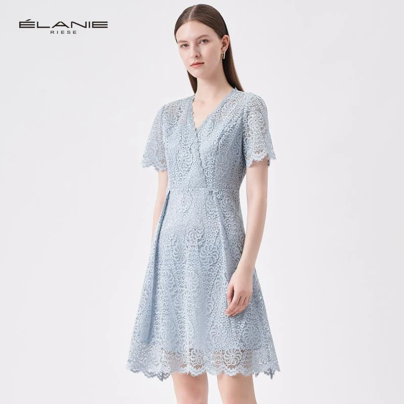 【小云总专享】依兰 显瘦收腰镂空蕾丝V领连衣裙设计感 E20V4B08L3