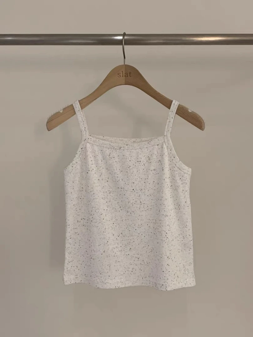 彩色纱线点缀背心吊带显瘦