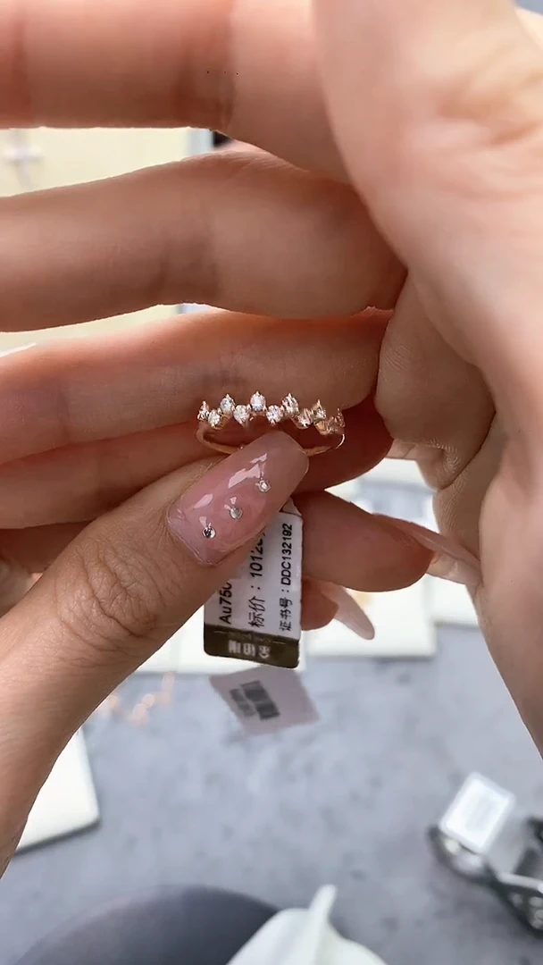 【闪购商品】钻石戒指/指环18K金镶嵌1805000
