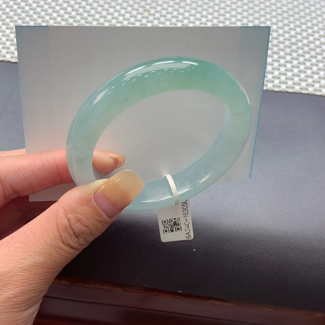 【闪购商品】翡翠手镯未镶嵌小***?缅甸翡翠手镯