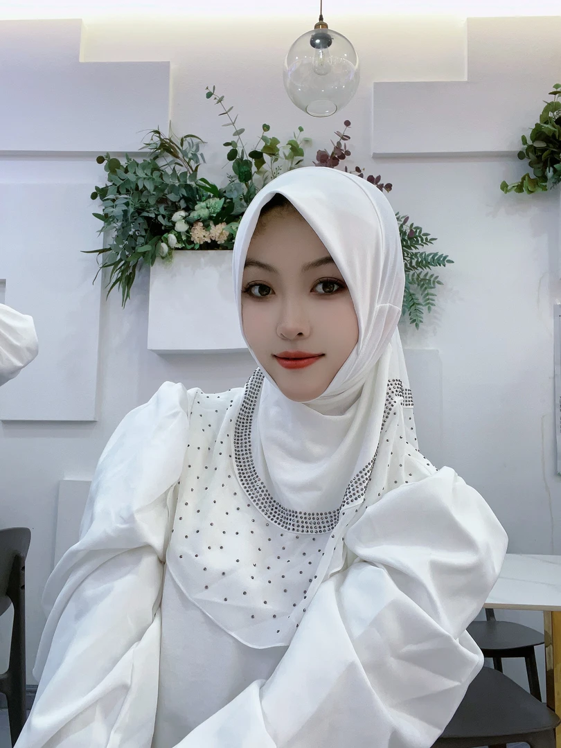 【韩冰福利】新款下摆雪纺烫钻软帽檐套头