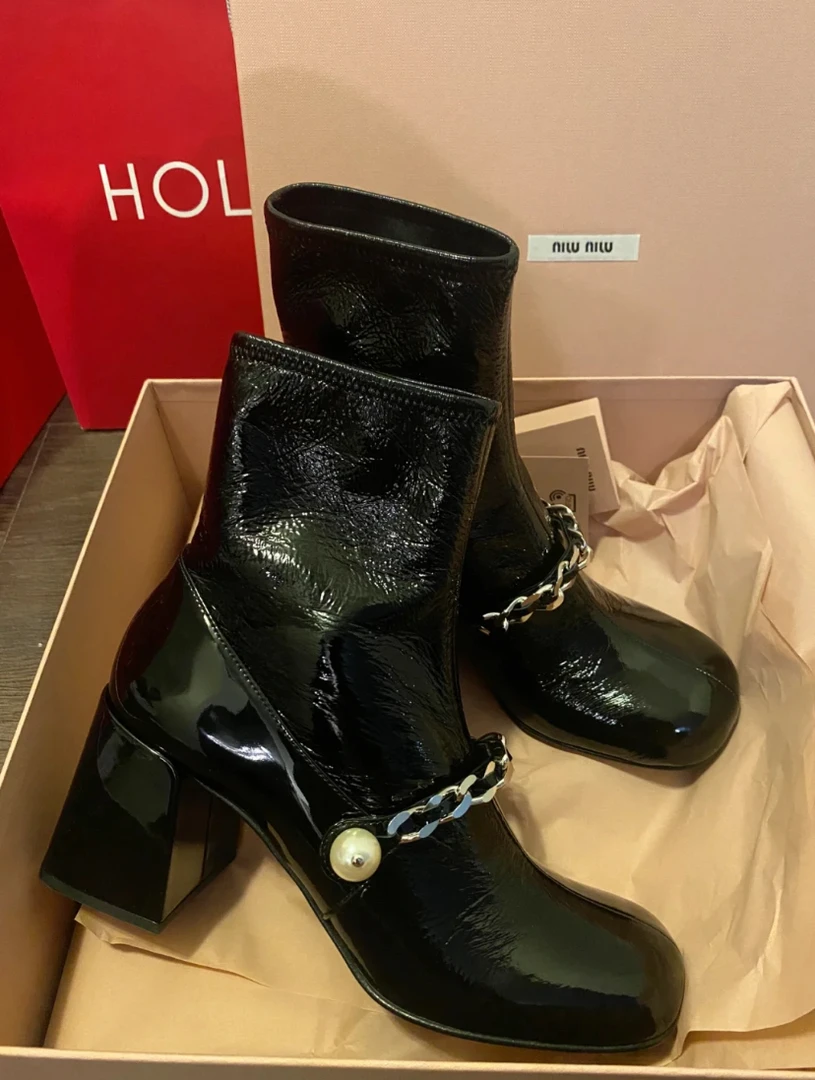 全新未使用 MIU MIU/缪缪 miumiu黑色圆头链条短靴37.5/38.5码