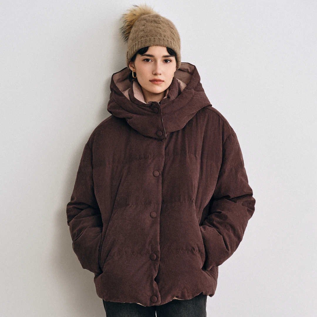 小虫冬季桃皮绒95鸭绒撞色帽子可拆卸箱型短款羽绒服-T24DYR041