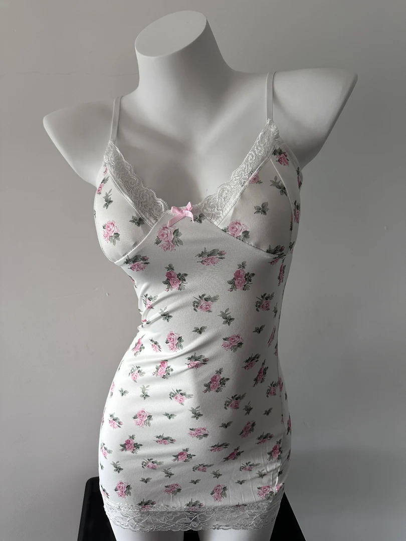 性感睡裙小碎花撞色蕾丝拼接低胸纯欲风吊带包臀性感短裙