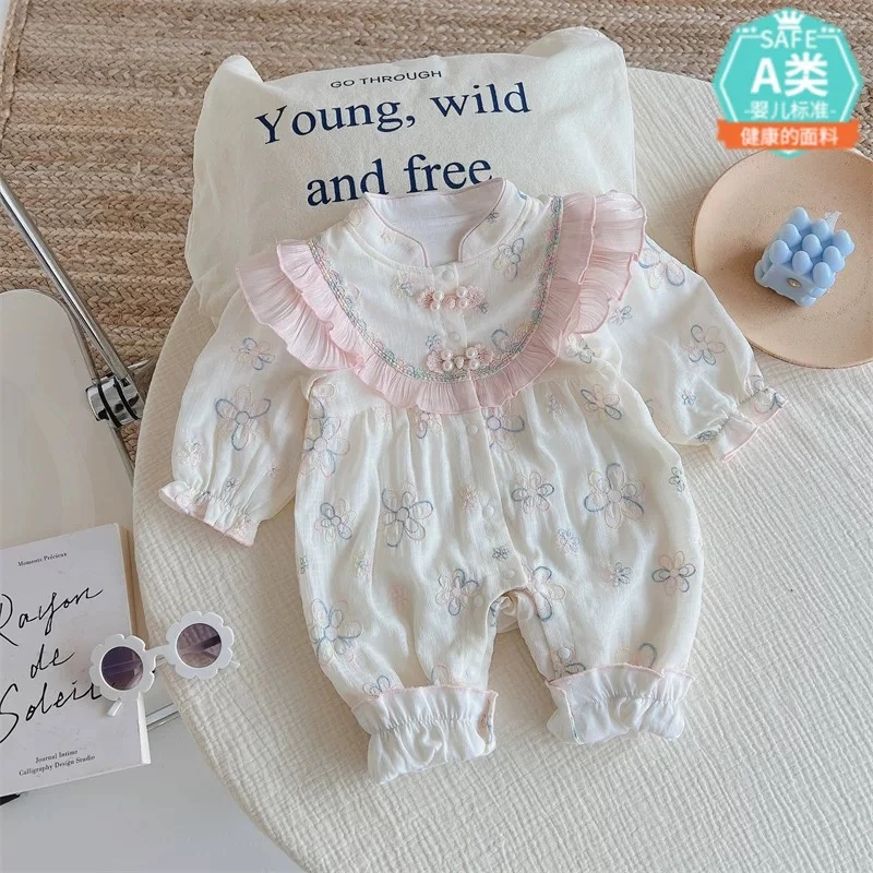 满月婴儿秋装衣服女宝宝连体衣洋气公主复古盘扣外出哈衣百天周岁