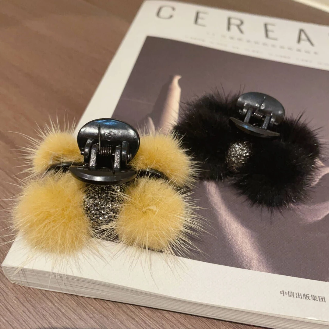 婉之恋秋冬高级感气质毛毛抓发夹百搭碎发夹侧边夹抓夹毛球夹子女